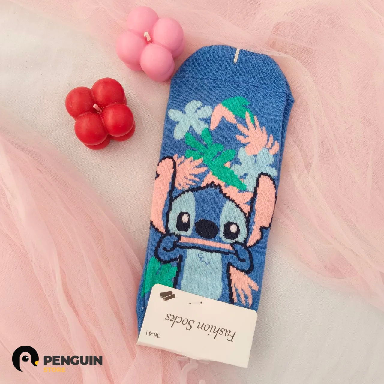 شراب "ستيتش" (Stitch) أزرق - شراب فاشون بتصميم "Tropical Vibe" وشقاوة ديزني لزوم الروقان من Penguin Store 💙🧦🏝️