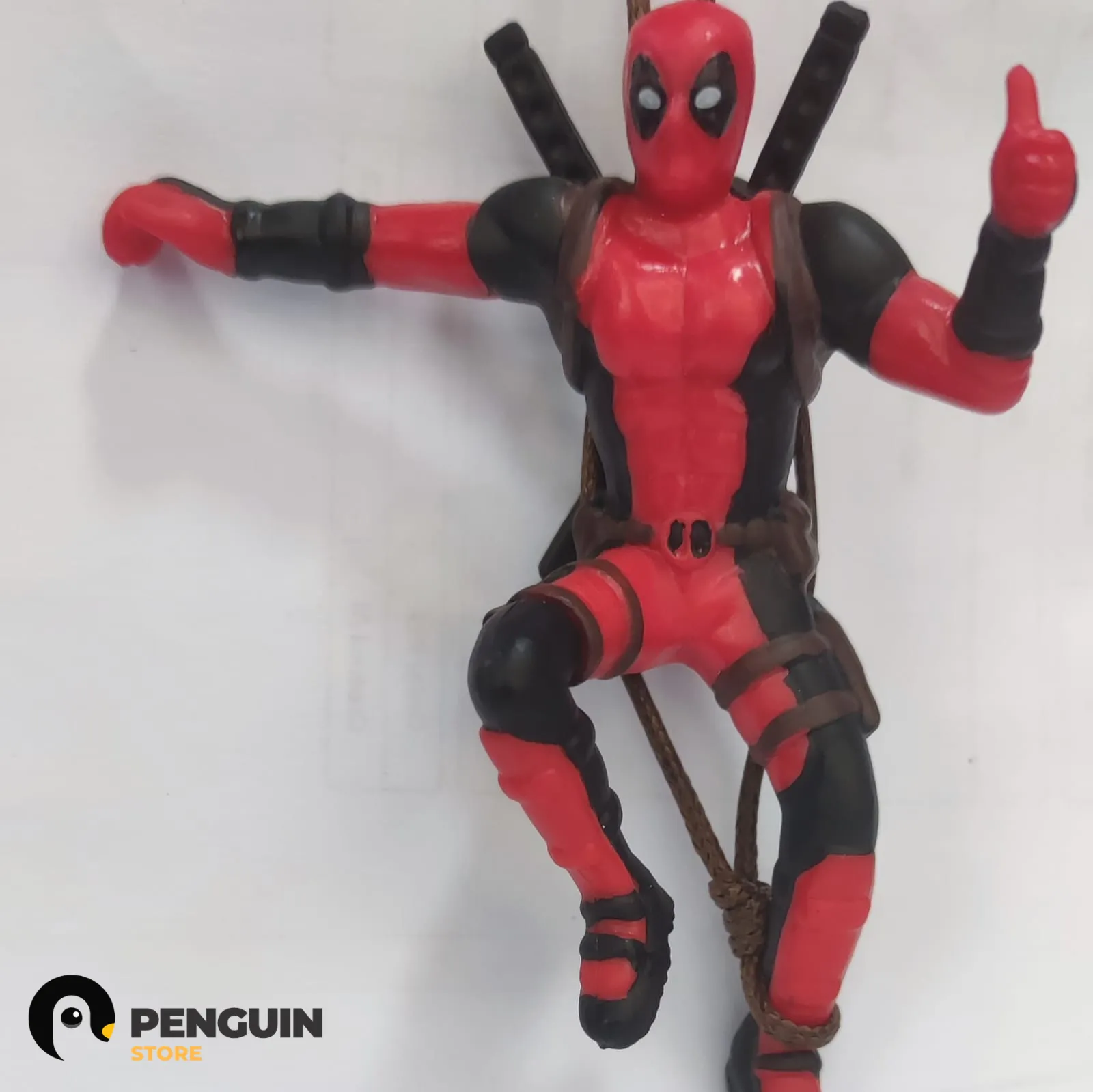 دلاية "ديدبول" (Deadpool) للأكشن والروقان - إكسسوار مرآة السيارة بتصميم البطل المشاكس بوضعية الـ Thumbs Up من Penguin Store 🏎️⚔️🔥