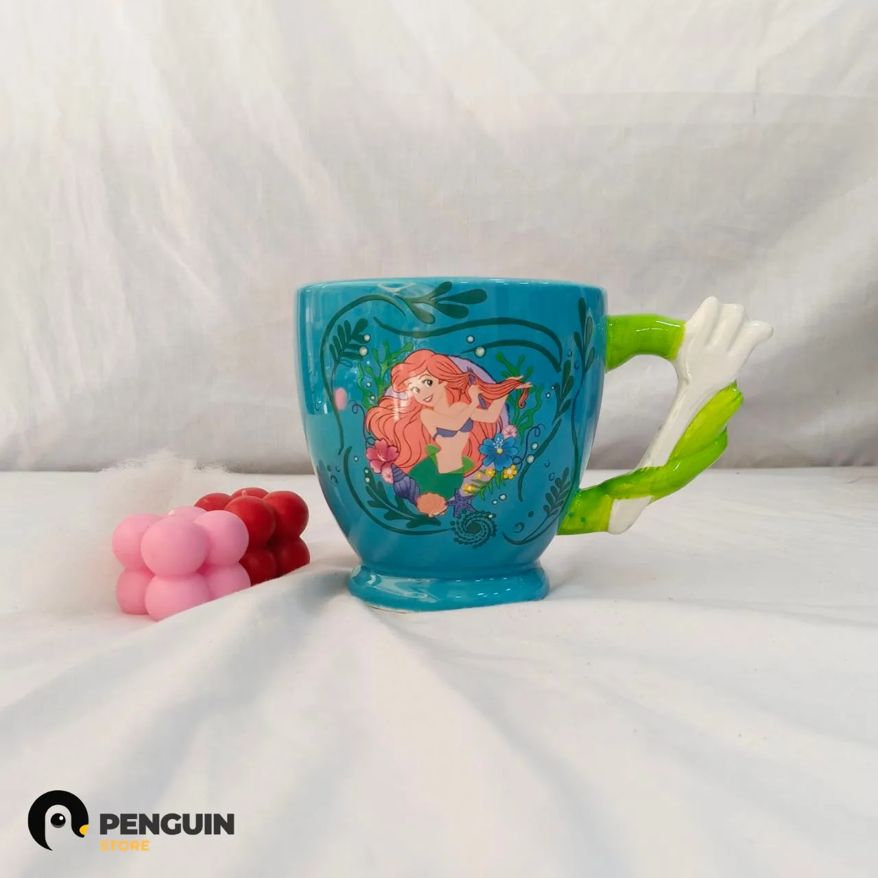 مج "آريل" (Ariel) حورية البحر - مج سيراميك بـ يد على شكل شوكة (Dinglehopper) وتصميم ديزني الأسطوري للروقان 🧜‍♀️🌊☕
